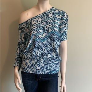 Gun Tart off the shoulder top